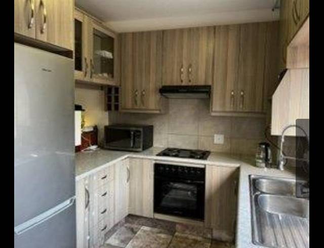 3 BEDROOM TOWNHOUSE FOR SALE IN WINCHESTER HILLS